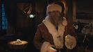 David Harbour jako Santa Claus.