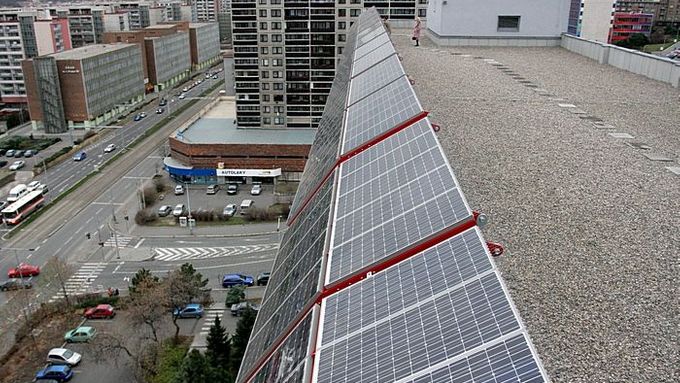 Sluneční elektrárna na střeše ministerstva životního prostředí