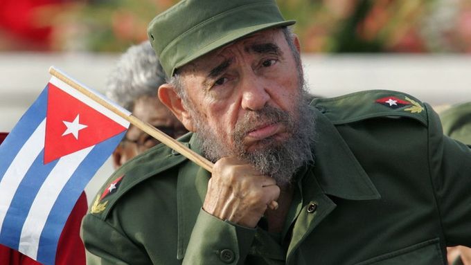 Castro při prvomájovém průvodu v roce 2001