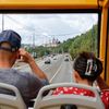 Praha viděná z Hop On busu: krásné památky, Kafka, pivo, rum i sexshopy