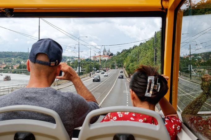 Praha viděná z Hop On busu: krásné památky, Kafka, pivo, rum i sexshopy