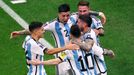 Argentinci slaví gól v semifinále MS 2022 Argentina - Chorvatsko