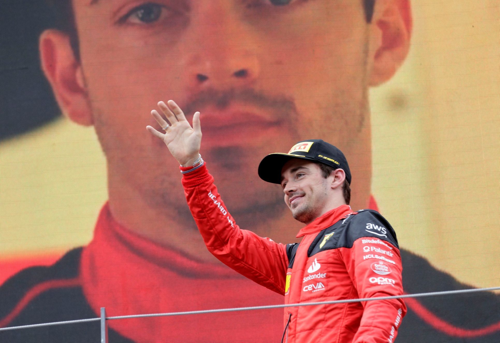 Charles Leclerc z Ferrari slaví druhé místo ve VC Rakouska F1 2023