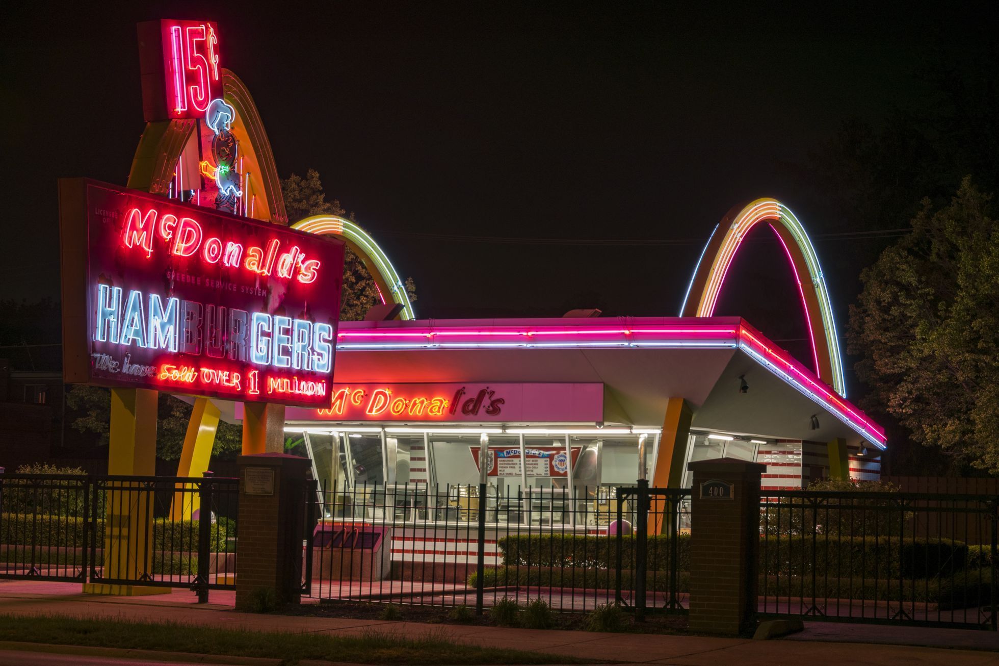Jednorázové užití / Fotogalerie / Historie McDonald's / Shutterstock