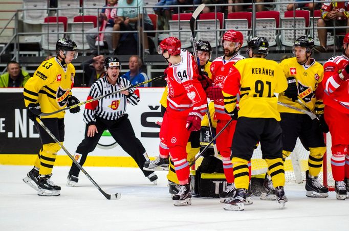 Třinec porazil doma KalPu Kuopio 6:0 a v hokejové lize mistrů postupuje - Foltýn, Klepiš