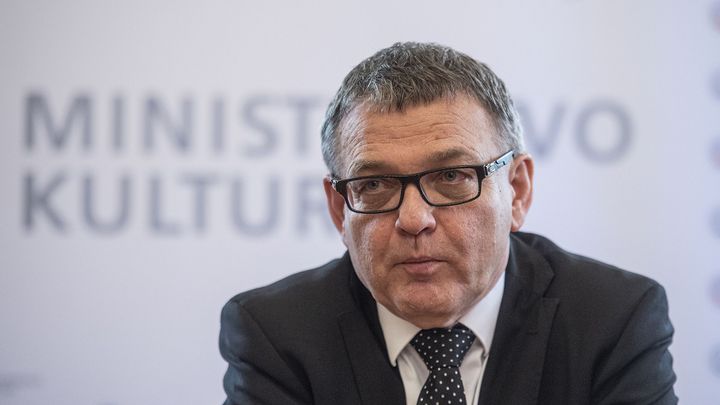 Kulturní život se zastavil. Pomůže stát nahradit ztráty? Ptejte se ministra Zaorálka