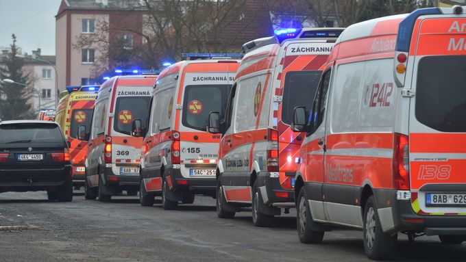 Převoz pacientů z přetížených nemocnic v Sokolově a Chebu do Prahy, Plzeňského a Středočeského kraje.
