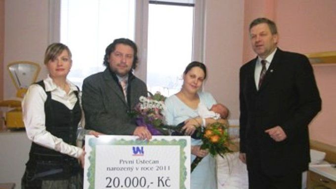 První, respektive druhý, občánek Ústí nad Labem 2011, maminka, politická delegace a šek, jenž nadělal tolik zmatků