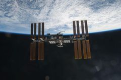 Na ISS dorazili noví kosmonauti: Rus, Američanka, Ital