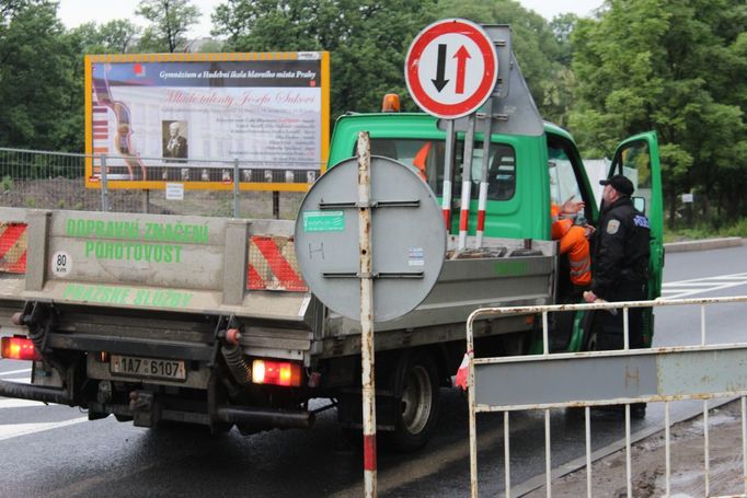 Průjezné už ale Záběhlice jsou, značky se zákazem vjezdu zmizely v pondělí.