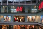 Řetězci H&M stouply tržby v Česku o více než desetinu, otevře další prodejny
