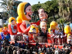 ... a jak je vidí na karnevalu v Nice