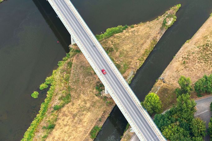 Vltava z výšky III. Od Prahy po Mělník