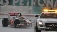 Safety car v sedmém kole nakonec předznamenal přerušení závodu.