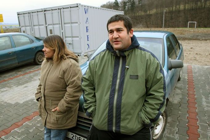 "Tím, že nedokázal hned vysvětlit původ těch peněz a třikrát své vysvětlení měnil, a manželka o tom nevěděla, tak u mě ztratil důvěru," říká romský koordinátor Dušan Kandrač.