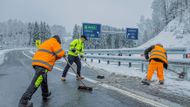 "Hotovo mělo být až v červenci 2022. Jsem přesvědčen, že těch sedm měsíců za to stálo, protože ti lidé si to tady zaslouží, nejenže to bude bezpečnější, bude to samozřejmě i rychlejší a daleko pohodlnější cesta," uvedl ministr dopravy v demisi Karel Havlíček (ANO).