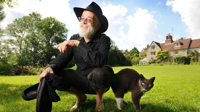 Terry Pratchett doma nedaleko britského Salisbury, 2008.