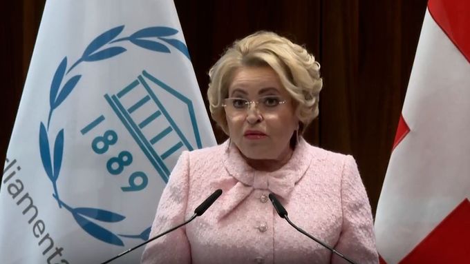 "Neposlouchejte protiruskou rétoriku," prohlásila Valentina Matvijenko