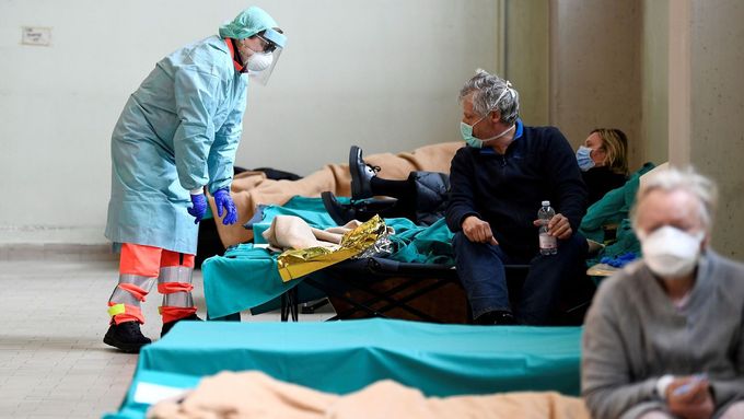 Výjev z nemocnice ve městě Brescia v Lombardii. Život v Itálii během probíhající pandemie koronaviru Covid-19. Březen, 2020.