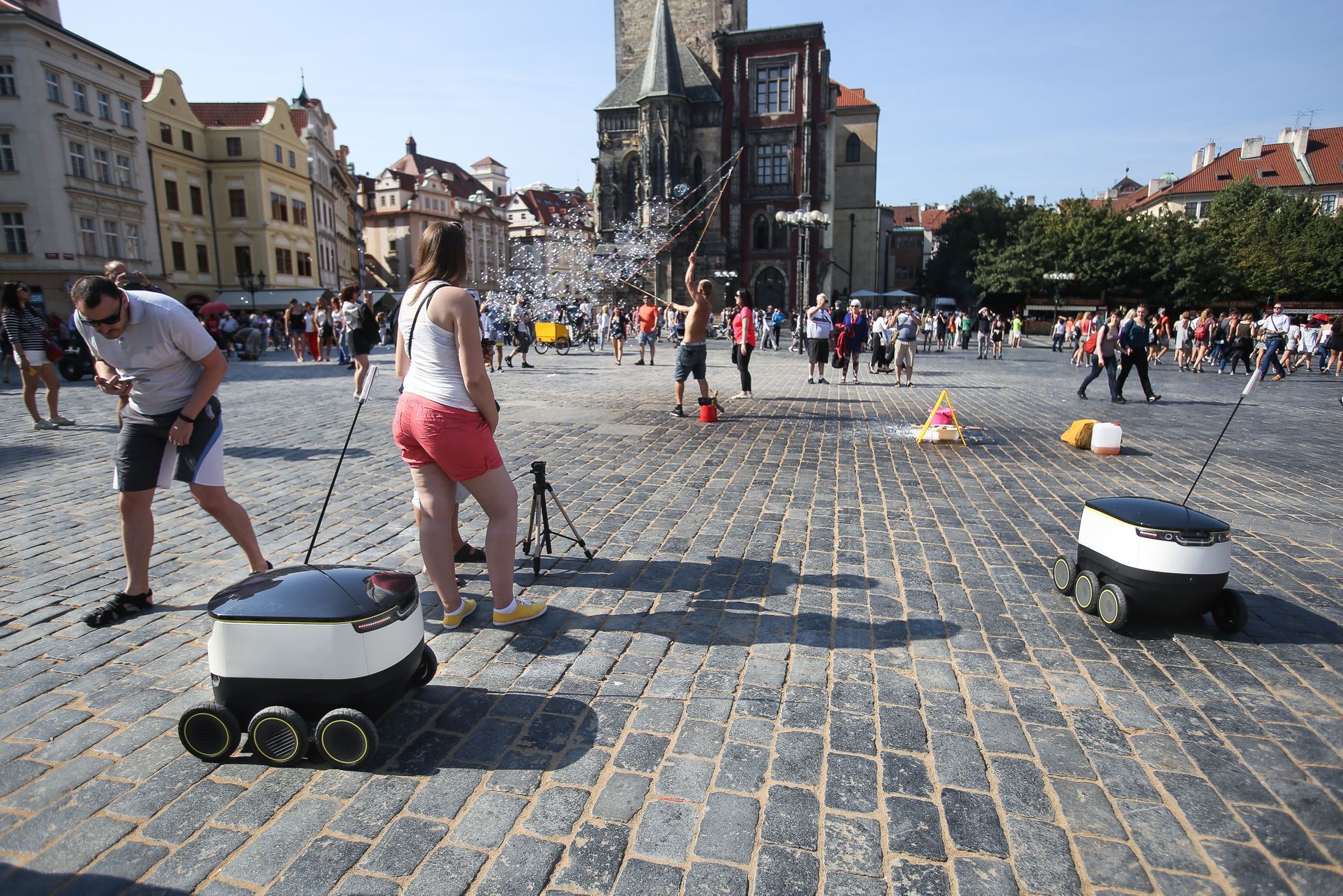 Samodoručovací robot firmy Starship Technologies prvně v Praze pro Rohlik.cz
