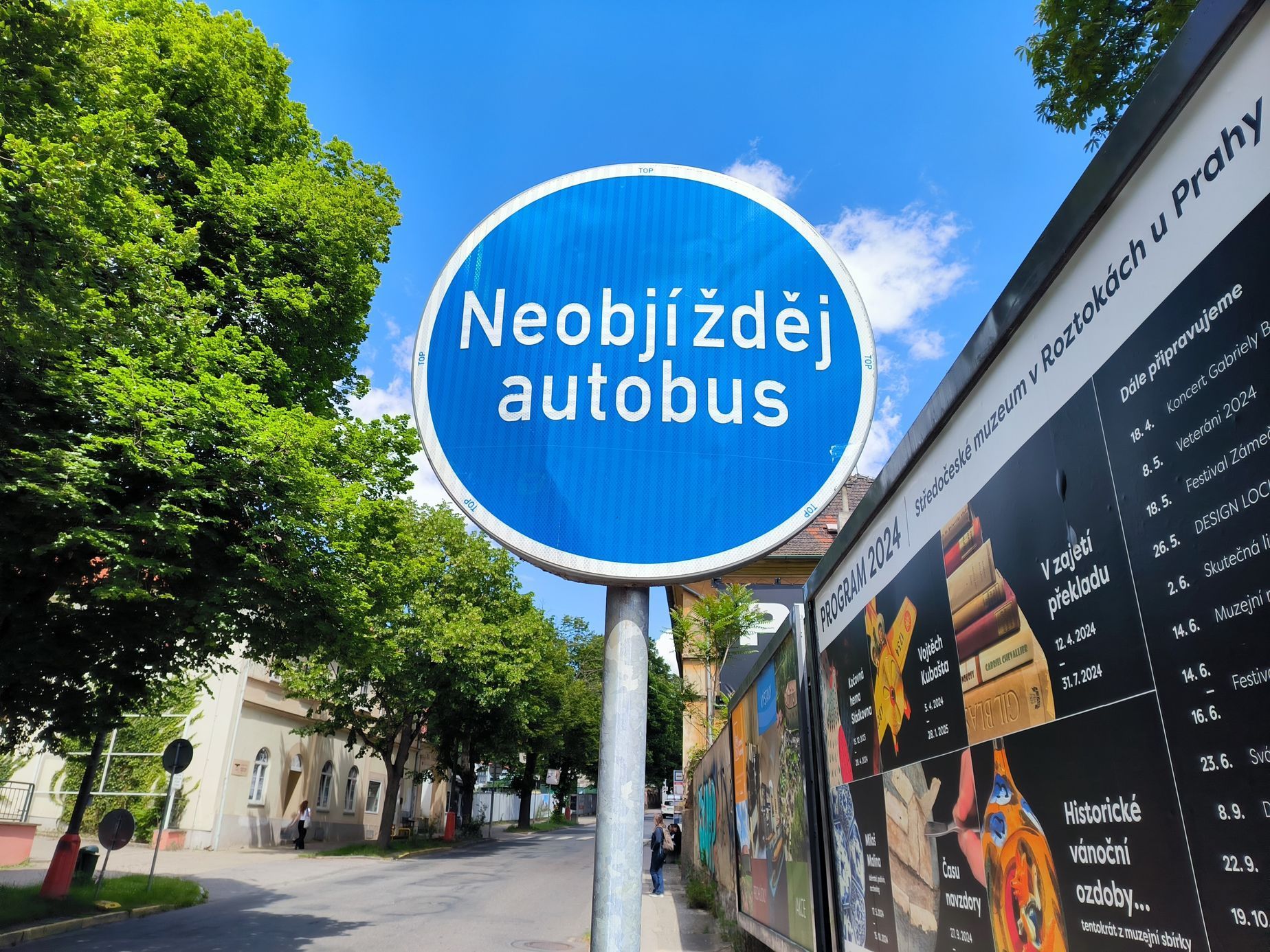 Autobusová zastávka MHD - dopravní značka