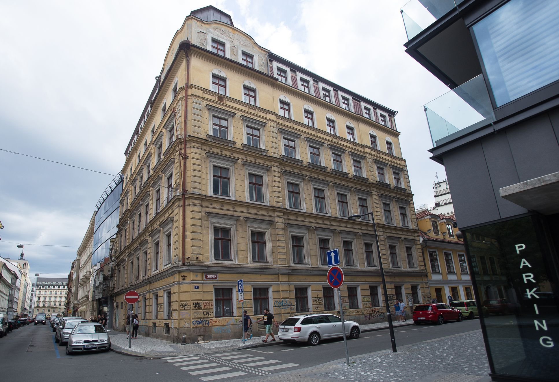Prázdné domy v okolí Václavského náměstí v Praze