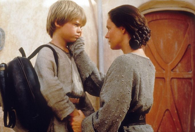 Jake Lloyd jako Anakin Skywalker.