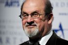 Recenze: Salman Rushdie se na stará kolena ztratil v příbězích. Odmítl vyprávět a raději káže