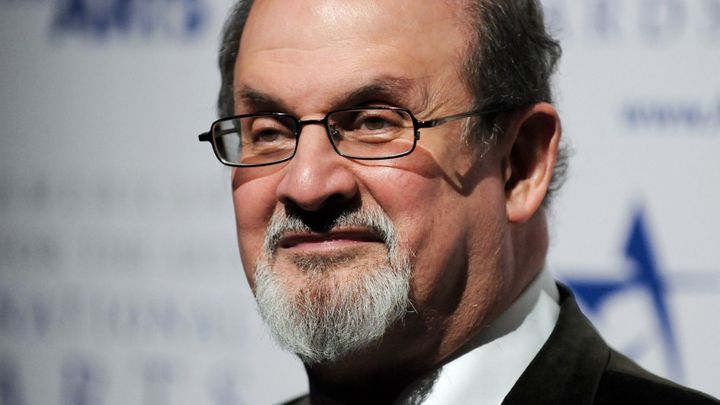 Spisovatel Rushdie se léta musel skrývat. Jeho překladatele zavraždili fanatici