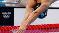 Za favorita byl považován spíše Phelpsův krajan a kamarád Ryan Lochte, jenže do té doby patnáctinásobný zlatý olympijský medailista za to vzal hned od úvodního skoku.