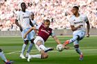 Souček vydřel penaltu, dostal kapitánskou pásku. West Ham ale nakonec padl