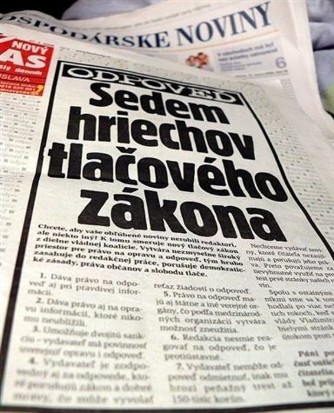 Slovenské deníky vyšly s upravenou titulní stranou