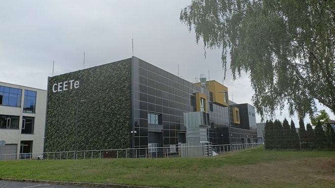 Centrum energetických a environmentálních technologií (CEET) je vysokoškolským ústavem VŠB - Technické univerzity Ostrava, který vznikl 1. ledna 2021 sloučením čtyř univerzitních výzkumných ústavů.