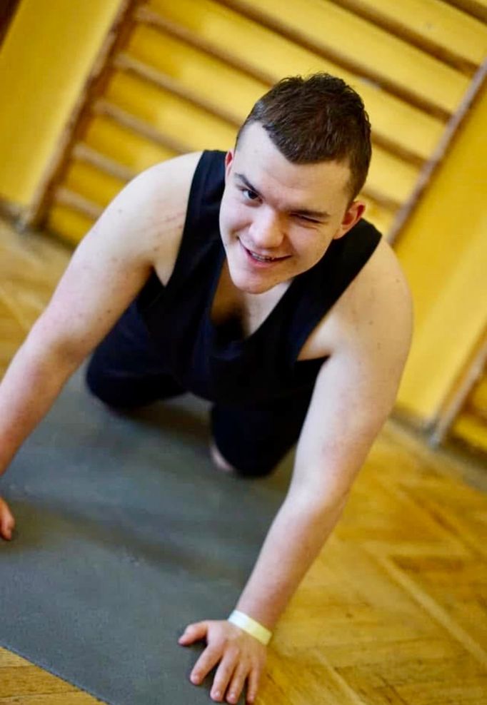 Adam Gábor, Olivova léčebna, Generace bez pohybu