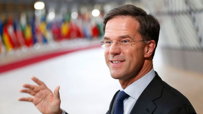 Nizozemský premiér Mark Rutte přijde o ministryni obrany.