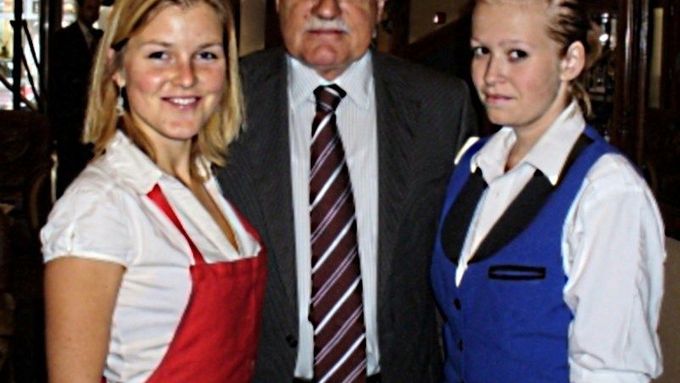 Naši žáci obsluhovaly i českého prezidenta Václava Klause při jeho návštěvě Pardubic, chlubí se škola. Právě obory kuchař a číšník se mají stěhova a slučovat