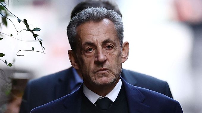 Bývalý francouzský prezident Nicolas Sarkozy v den nástupu do pařížské věznice La Santé.