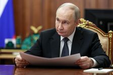 Putin se uvrhl do pasti. V sázce je příliš mnoho, válku teď ukončit nemůže, píše list