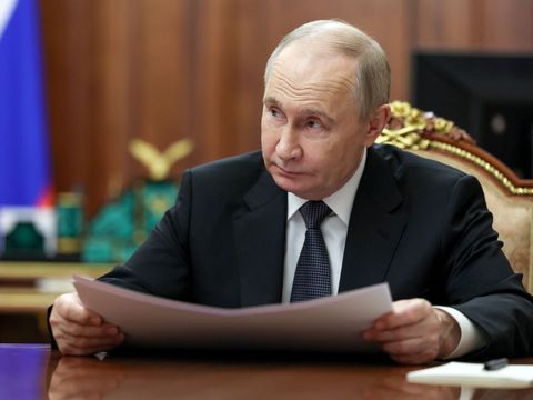 Putin se uvrhl do pasti. V sázce je příliš mnoho, válku teď ukončit nemůže, píše list