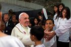 Papež František: Komunisté ukradli církvi téma chudých