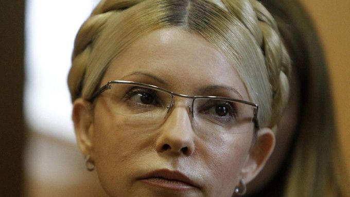 Julija Tymošenková u soudu, který ji poslal na 7 let za mříže.