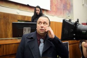 Foto: Kandidáti na prezidenta v debatě nepochopili, že hrají pro Tondu Blaníka. Babišův guru se smál