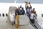 Šampiony NBA z Clevelandu přivítalo na letišti přes dvacet tisíc fanoušků. Děkovali hlavně Jamesovi