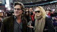 Herec Kurt Rusell s partnerkou Kate Hudsonovou nemohli mezi celebritami na Super Bowlu chybět