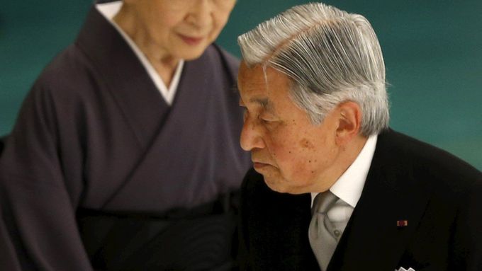 Císařovna Michiko a císař Akihito na vzpomínkové akci.