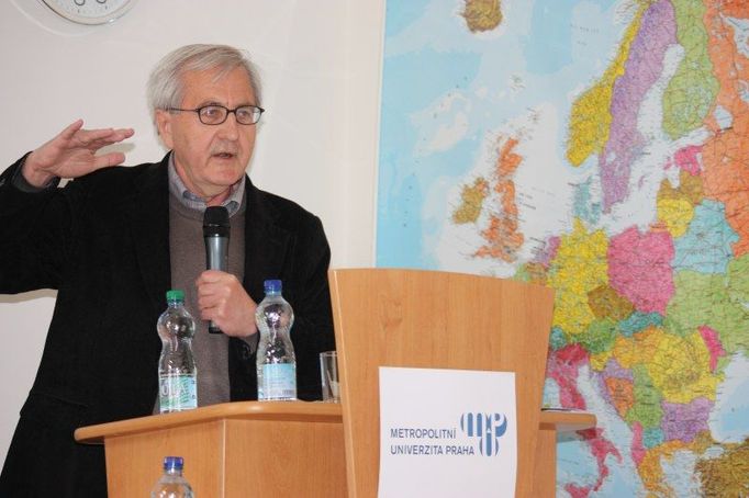 Rudolf Mrázek na konferenci Metropolitní univerzity Praha (MUP) "Indonésie ve volebním roce 2009: Domácí výzvy, mezinárodní role".