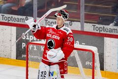 Boj o NHL zbrzdila podivná lapálie. Teď Čech bez žebra září ve Finsku: Nic nebalím