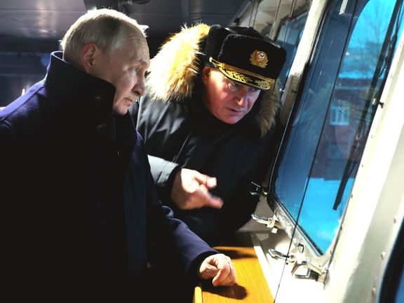 Ruský prezident Vladimir Putin si prohlíží jadernou ponorku na základně v Severodvinsku