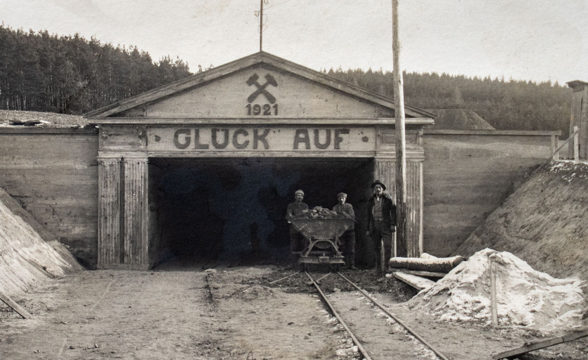 Fotografický průvodce po mizejících a zapomenutých místech českého Slezska, kniha, Ondřej Durczak, ITF, Magazín