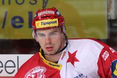 Hokejová tragédie: Bek Valach odmítl Chomutov, aby byl po boku manželky. Ta krátce po porodu zemřela